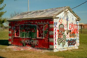 jpeg thumbnail of AT&T Corp. repeater hut on Stringfellow Rd.