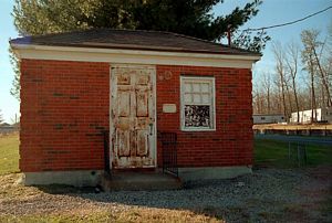 jpeg thumbnail of AT&T Corp. repeater hut on Hooes Rd.