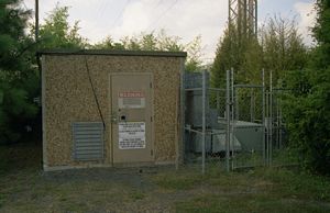 jpeg thumbnail of AT&T fiber optic repeater at end of Ruritan Rd.