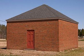 jpeg thumbnail of M.C.K. KN repeater hut
