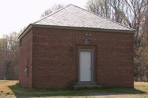 jpeg thumbnail of RV K2W repeater hut
